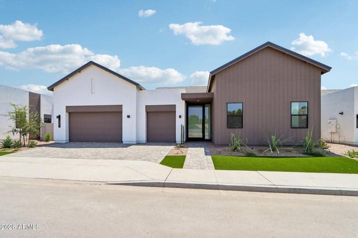 2421 E AQUARIUS Place, Chandler, AZ