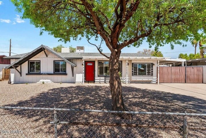 2240 W PARADISE Drive, Phoenix, AZ