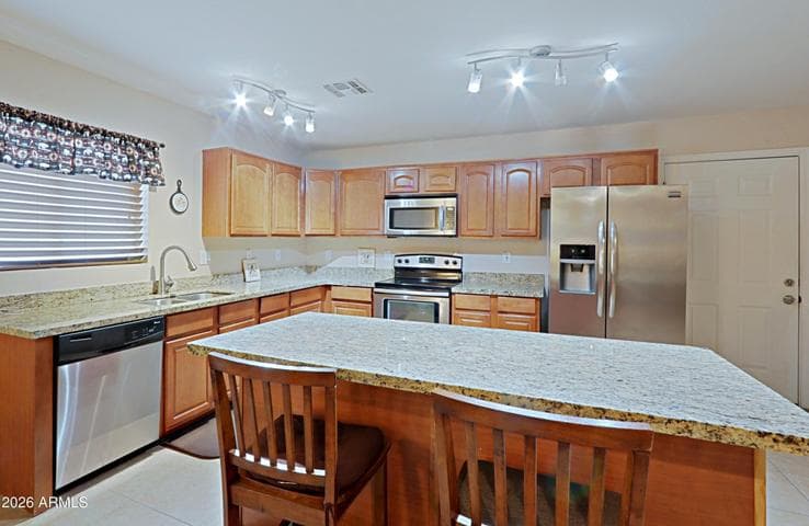 3721 W CALAVAR Road, Phoenix, AZ