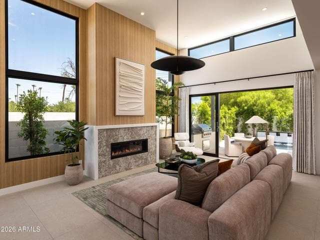 5937 N 14TH Street, Phoenix, AZ