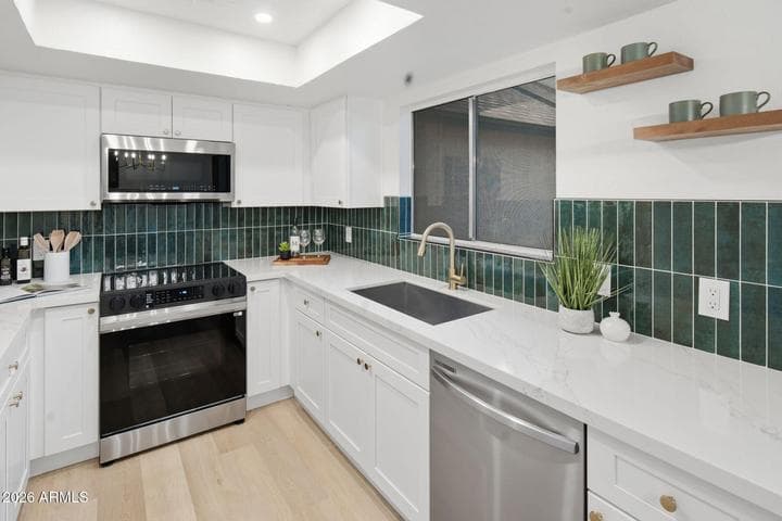 8028 N 48TH Avenue, Glendale, AZ