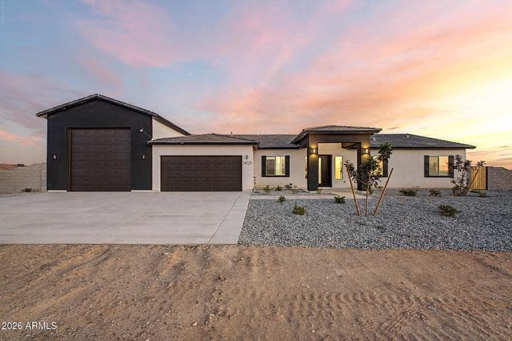 24025 W BEACON Lane, Wittmann, AZ