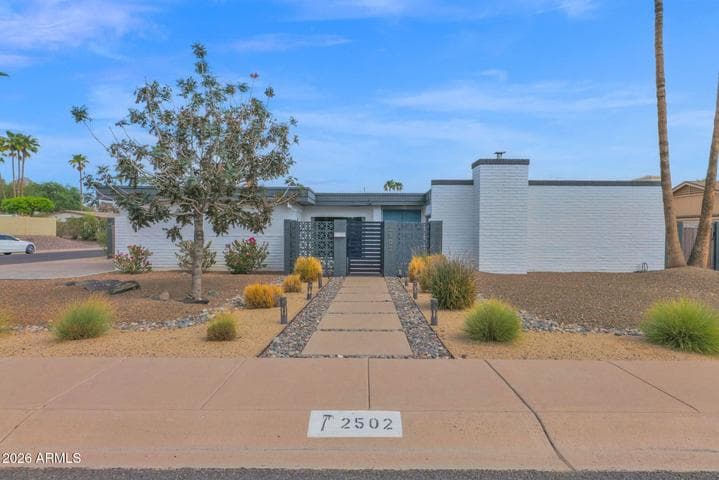 2502 E NORTH Lane, Phoenix, AZ