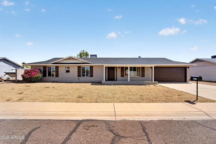 2225 W TOPEKA Drive, Phoenix, AZ