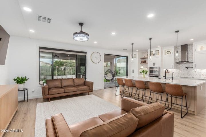 6404 W BLACK HILL Road, Phoenix, AZ
