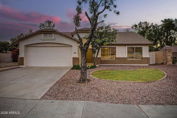 576 S MOOREA Drive, Gilbert, AZ