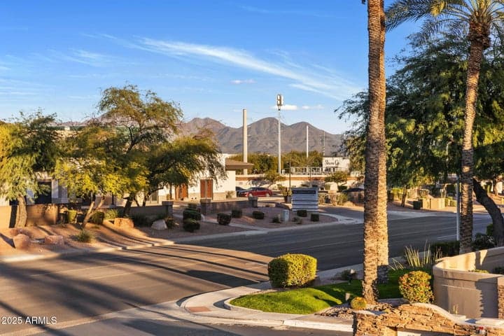 7009 E ACOMA Drive #2001, Scottsdale, AZ