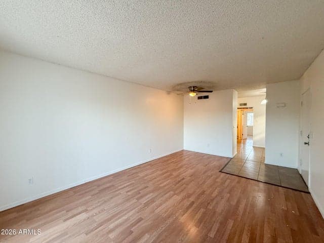 2833 E KATHLEEN Road #Apt 203, Phoenix, AZ
