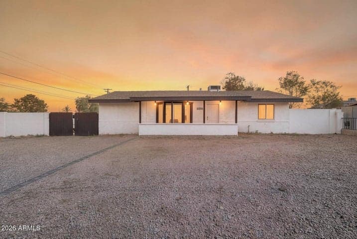 1124 W COCHISE Drive, Phoenix, AZ