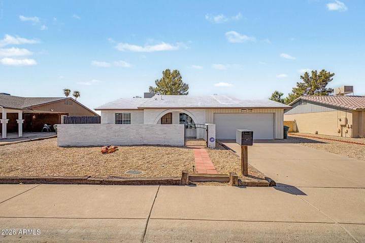 2821 W CHARLESTON Avenue, Phoenix, AZ