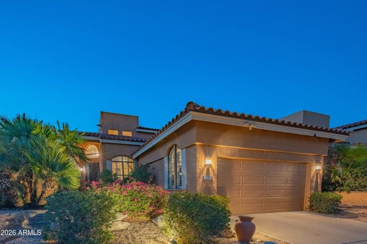 1054 E SHANGRI LA Road, Phoenix, AZ