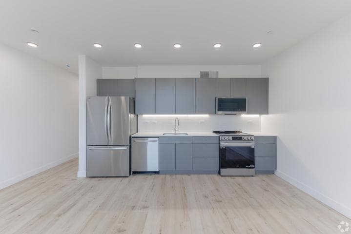 531 E WILLETTA Street #206, Phoenix, AZ