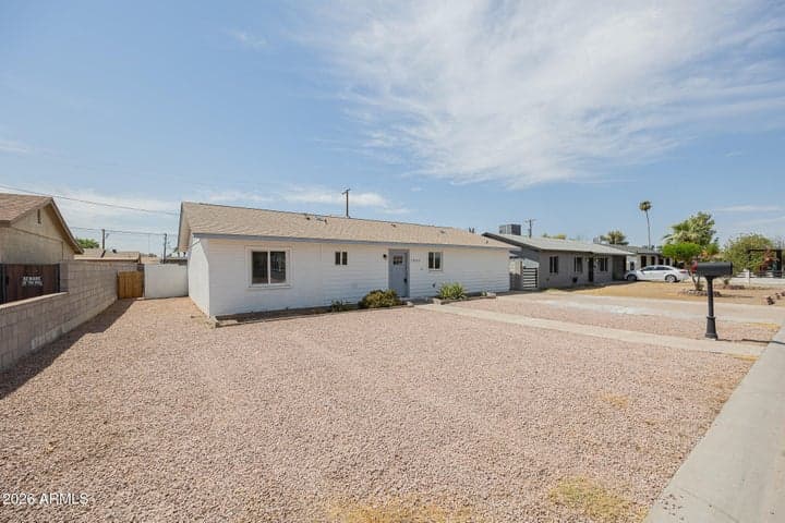 1907 W DENTON Lane, Phoenix, AZ