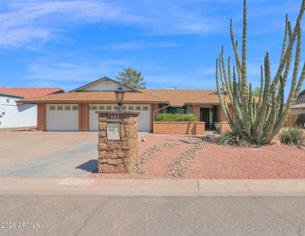 4338 W MICHELLE Drive, Glendale, AZ