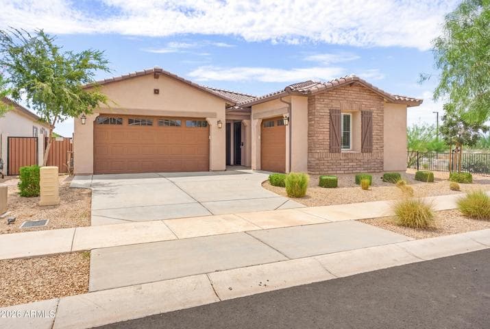 15053 W DESERT HOLLOW Drive, Surprise, AZ