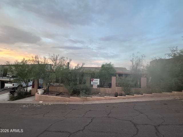 939 W MERCER Lane, Phoenix, AZ