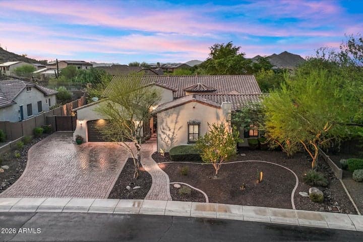 6752 W LUCIA Drive, Peoria, AZ