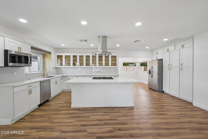 1121 W BETHANY HOME Road, Phoenix, AZ