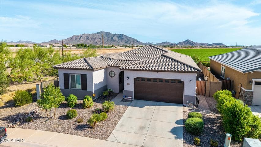 2373 E FANDANGO Drive, Gilbert, AZ