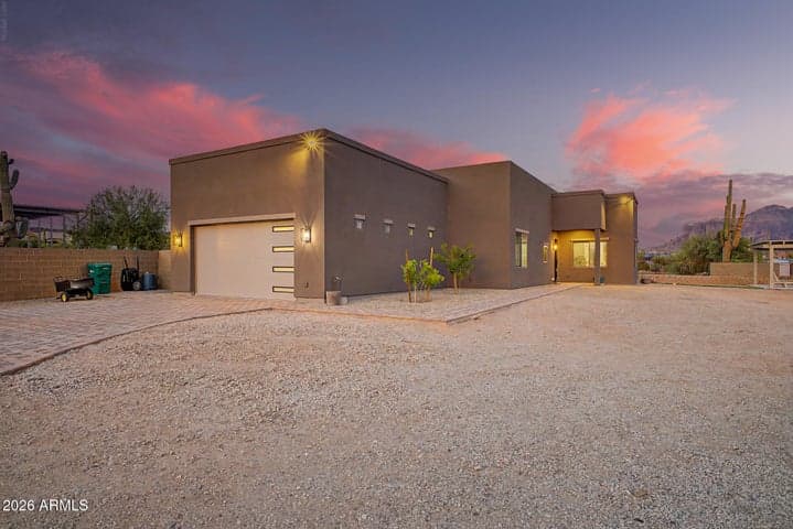 4921 N WOLVERINE PASS Road, Apache Junction, AZ