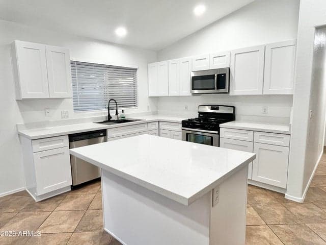 8565 W DENTON Lane, Glendale, AZ