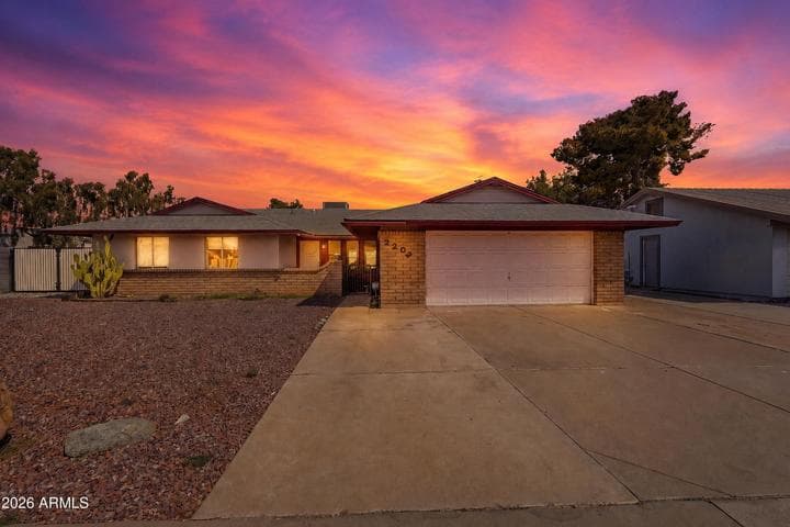 2202 E HAMPTON Avenue, Mesa, AZ