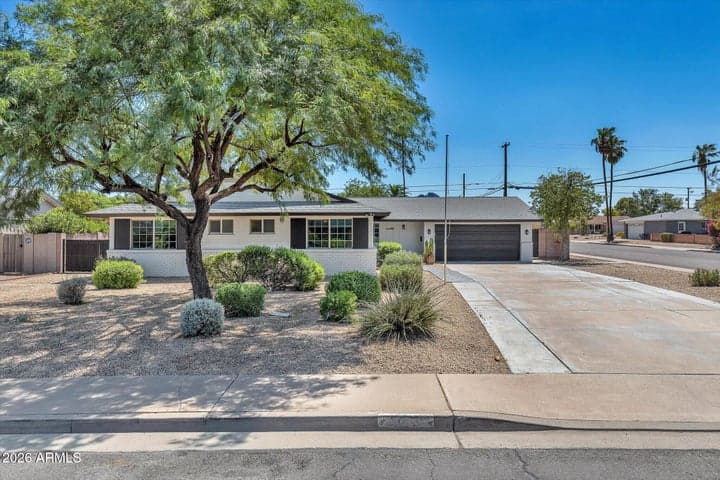 3001 E CHOLLA Street, Phoenix, AZ