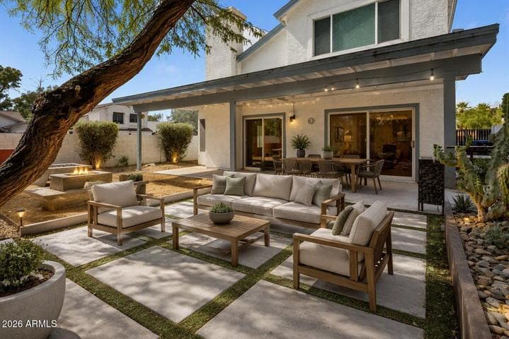 717 E SACK Drive, Phoenix, AZ