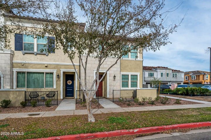 1825 E HAMPTON Lane #111, Gilbert, AZ