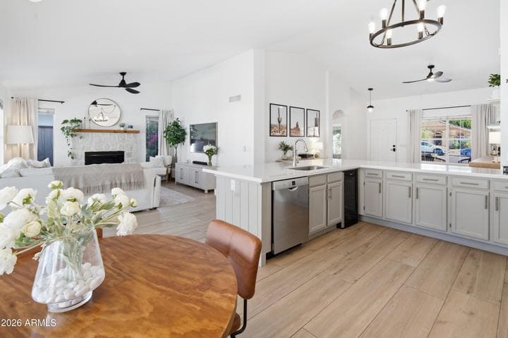 3526 E UTOPIA Road, Phoenix, AZ