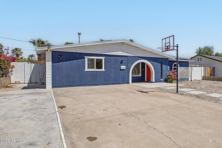 3224 E SWEETWATER Avenue, Phoenix, AZ