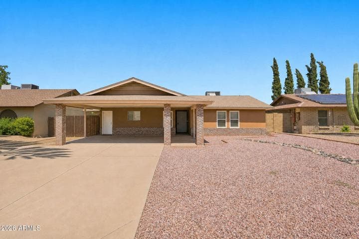 332 W KERRY Lane, Phoenix, AZ