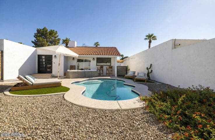3037 E CLARENDON Avenue, Phoenix, AZ