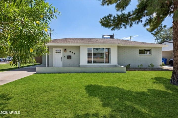 939 E BERRIDGE Lane, Phoenix, AZ