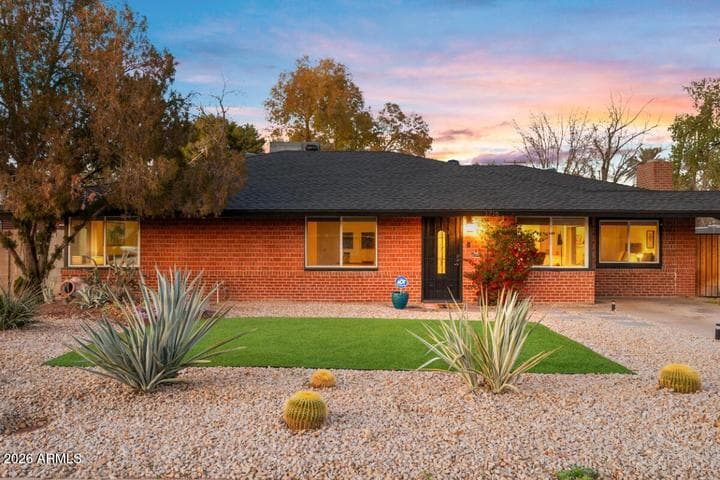 1716 W BERRIDGE Lane, Phoenix, AZ