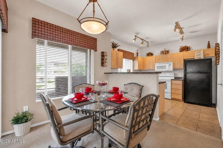 7401 W ARROWHEAD CLUBHOUSE Drive #2067, Glendale, AZ