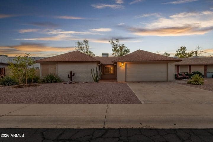 11850 S HALF MOON Drive, Phoenix, AZ