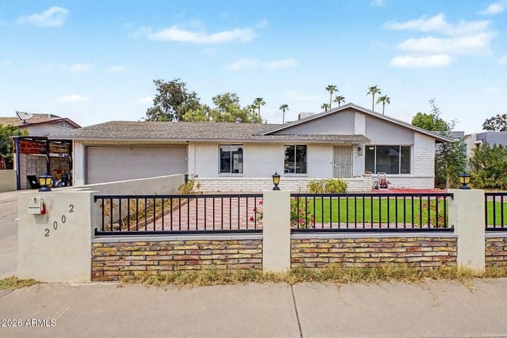 2002 W BLUEFIELD Avenue, Phoenix, AZ