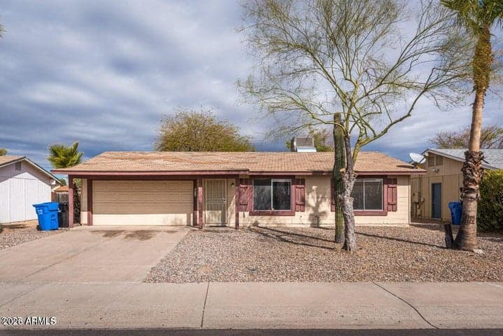 2914 E CHARLESTON Avenue, Phoenix, AZ