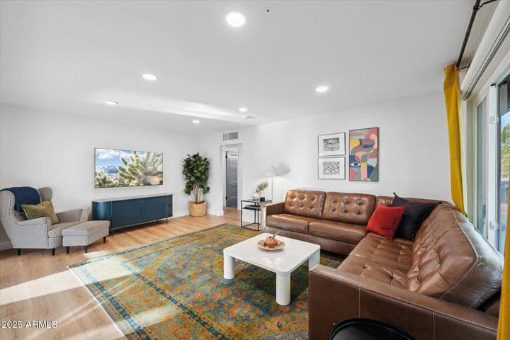 3802 E PICCADILLY Road, Phoenix, AZ