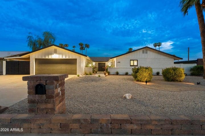 709 E ROYAL PALM Road, Phoenix, AZ