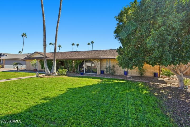 19 E CANTERBURY Court, Phoenix, AZ