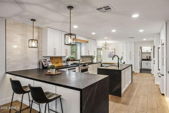 801 W GLENEAGLES Drive, Phoenix, AZ