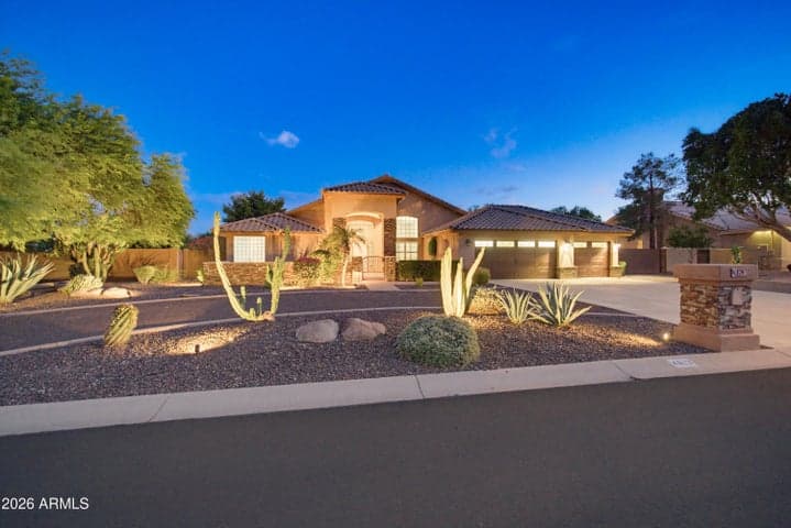 4613 W DESERT HOLLOW Drive, Phoenix, AZ