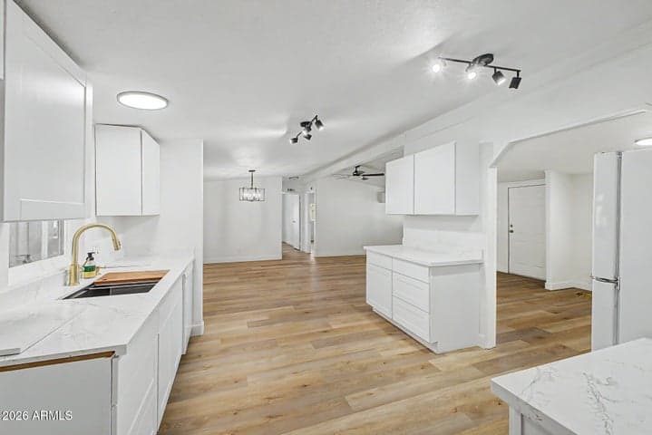 4335 E FREMONT Street, Phoenix, AZ