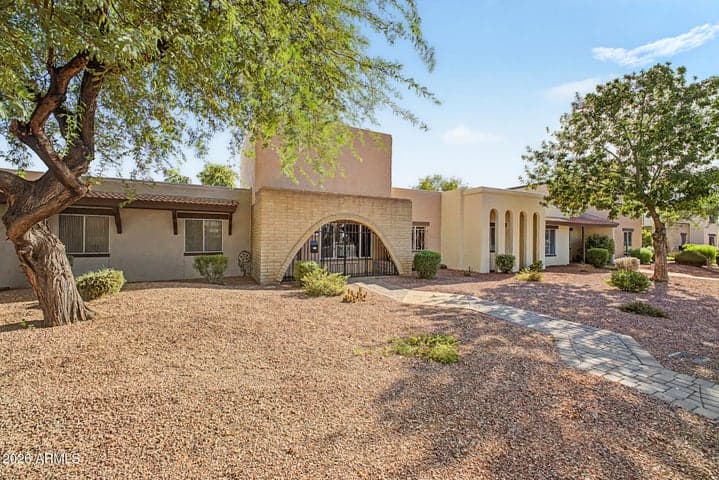 1735 W CLAREMONT Street, Phoenix, AZ