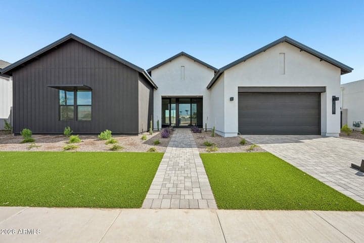 2451 E AQUARIUS Place, Chandler, AZ