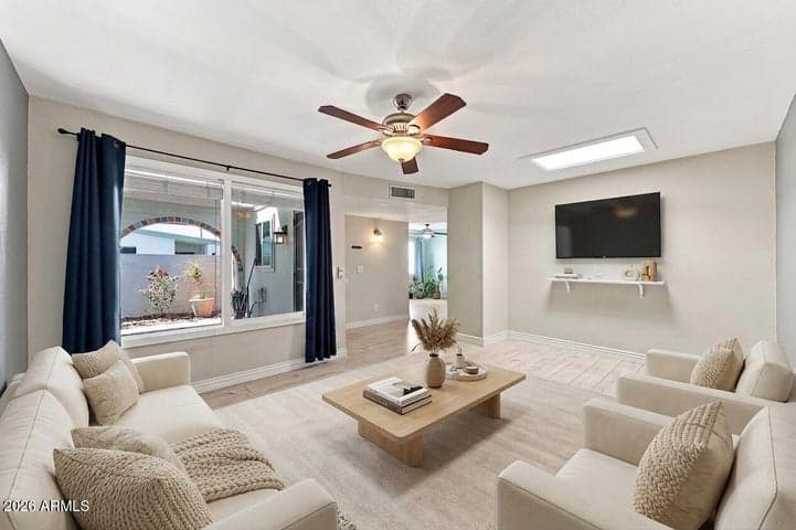 410 W LAGUNA Drive, Tempe, AZ