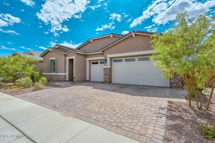 17633 W RUNNING DEER Trail, Surprise, AZ