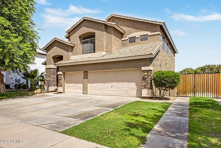 711 N PHEASANT Drive, Gilbert, AZ